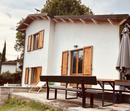 Stunning 4 bedroom villa near Barga