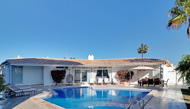 Stunning 4 large bed 4 bath + heated pool nr Garrao, Ancao beaches + Val do Lobo