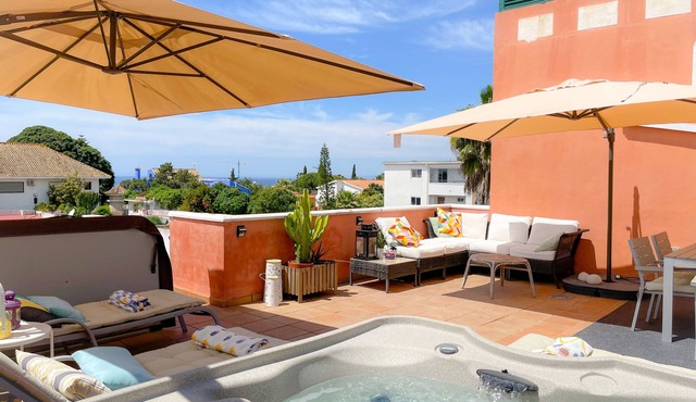 Stunning 40m2 Rooftop terrace with private jacuzzi and fantastic sea views!
