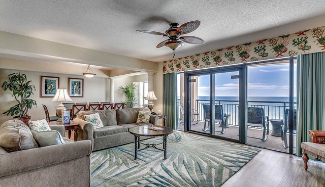 Stunning 4Bdrm Oceanfront Condo: Spacious, Amazing Pools and Amenities