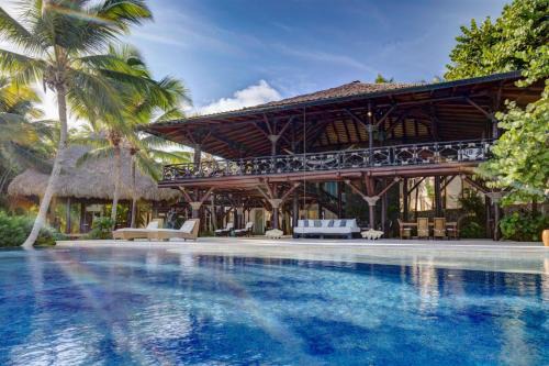 Stunning 6 Bed Iconic Beachfront Estate Featured in Architectural Digest with Infinity Pool & Full Staffed Service