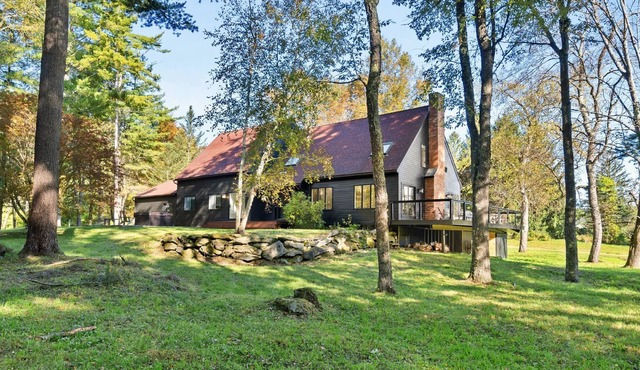 Stunning 6-BR Country Home 10-min to Catamount
