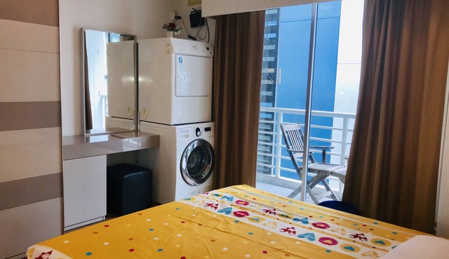Stunning Apartment at a Bargain price, close to MRT, markets, shops