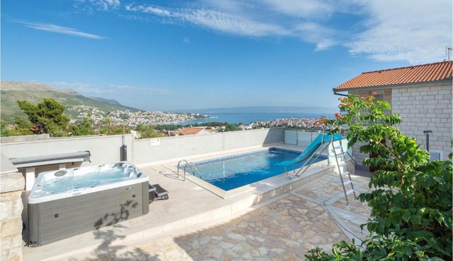 Stunning Apartment In Split