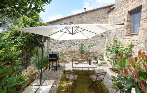 Stunning Apartment In Monticchiello With Wifi