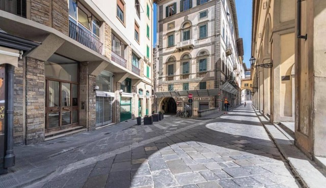Stunning Apartment with Ponte Vecchio and Arno River Views