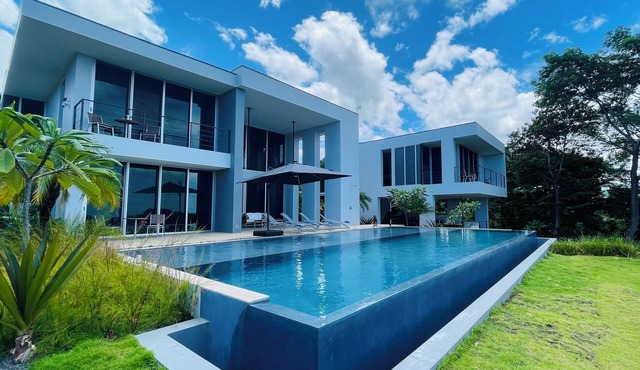 Stunning Architecture meets Costa Rica Jungle Vibe