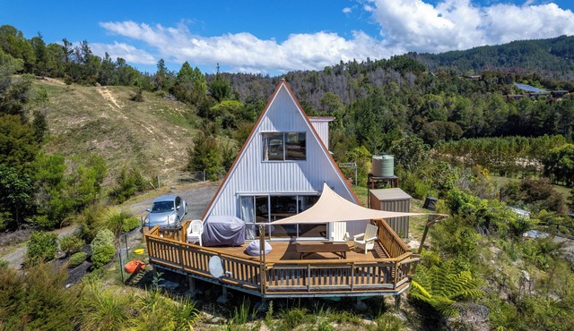 Stunning Beach & Forest 360 Views - close to the beach and mountain bike park!