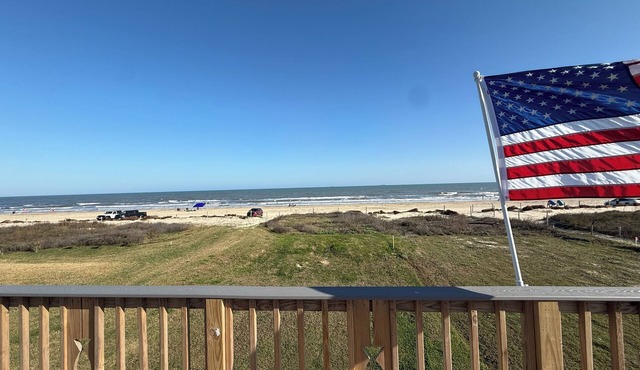 Stunning Beach Front 4 Bedroom Beach House on Beautiful Surfside Beach