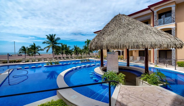 Stunning Beach Front Condo, Jaco, CostaRica