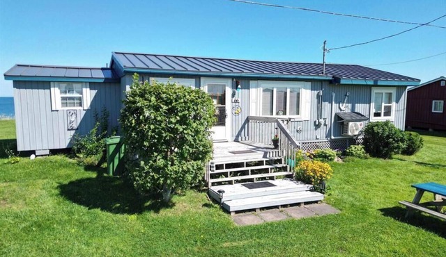 Stunning Beachfront WEEKLY Rental, On N.S. Dazzling Sunset Trail, North Shore!