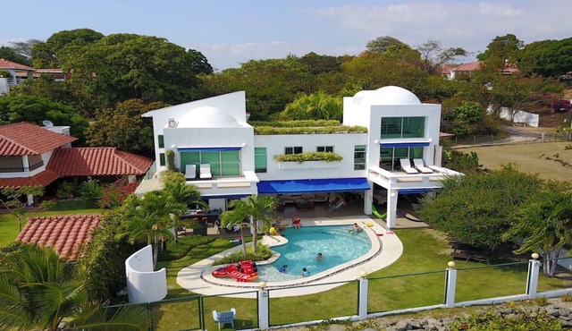 STUNNING BEACHFRONT PROPERTY. CHARMING, PRIVATE, UNIQUE.
