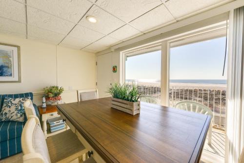 Stunning Beachfront Condo w/Panoramic Ocean View