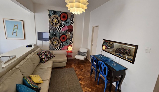 Stunning Studio in Leblon, steps from the beach, near bars & restaurants, metro.
