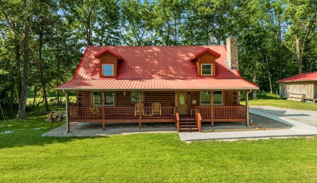 Stunning Cabin with Hot-tub, Fire Pit and Games in Stanton, Kentucky