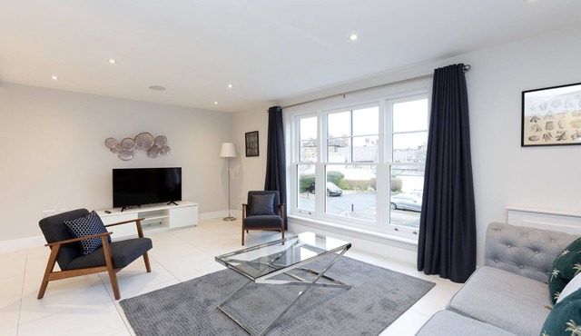 Stunning Central Windsor Town House