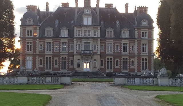 Stunning Chateau apartment near Paris, EuroDisney-Disneyland, Champagne region