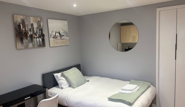 Stunning, chic and bright studio apartment in the heart of Hemel Hempstead.