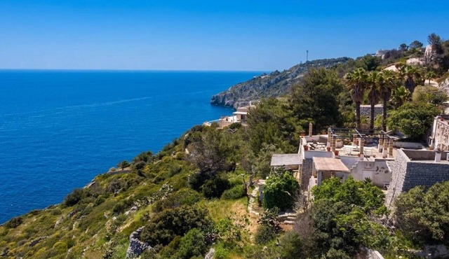 Stunning cliff house with fantastic sea view (B)