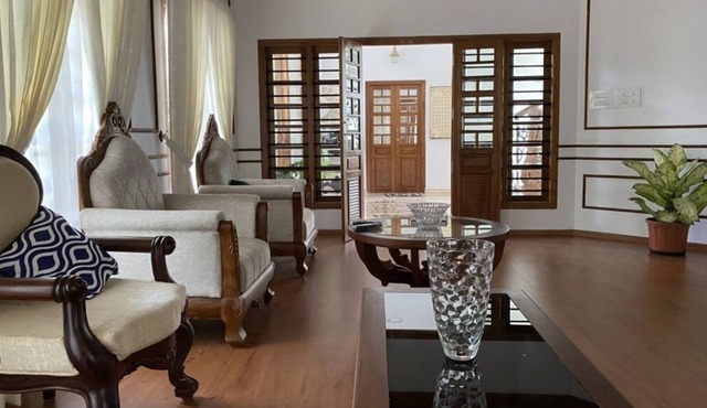 Stunning Colonial mansion-Private Pool