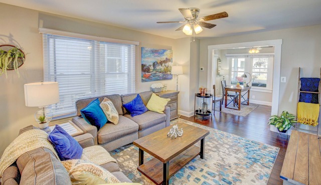 Stunning Cottage Newly Renovated 2 Bed 2 Bath Sleeps 6 with an AMAZING Yard