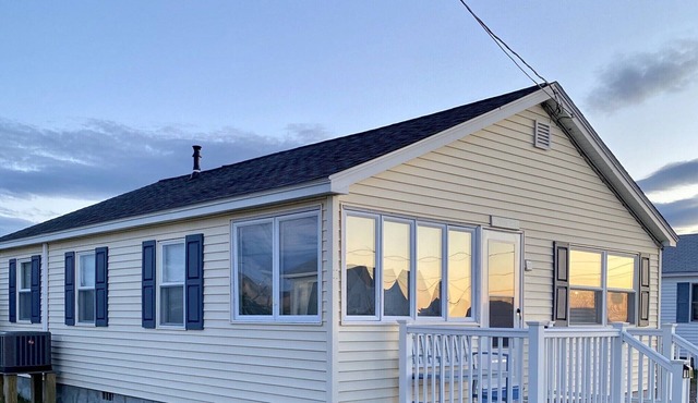 Stunning Cottage in Hampton Beach – Harborview with Breathtaking Scenic Views!