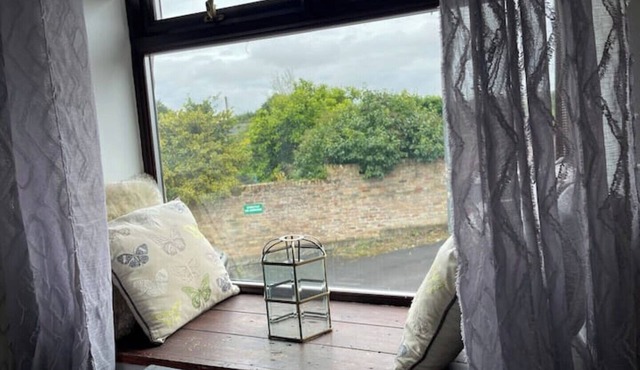 Stunning Cottage with Log Burner-King Bed-Parking