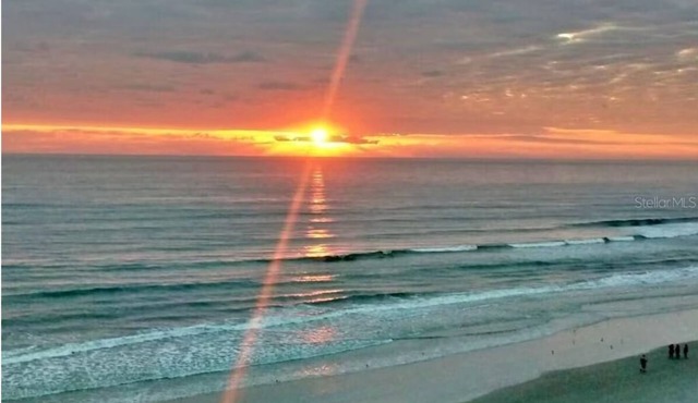 Stunning direct oceanfront 2-Bd/2-Bath Condo, 6th fl, Daytona Beach Shores FL