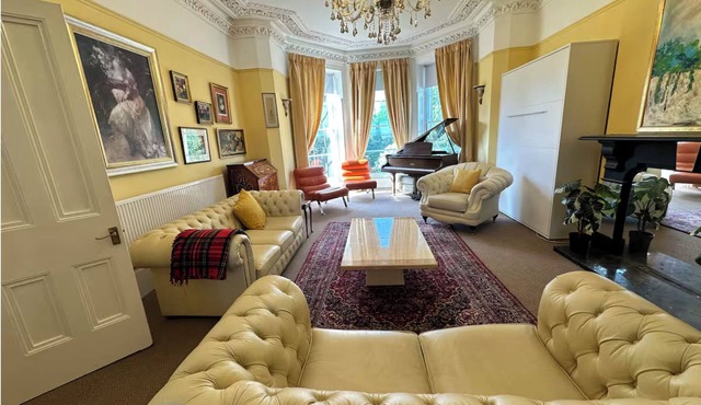 Stunning exclusive apartment in Clifton, Bristol, UK 2 bedrooms 6 beds 2 baths