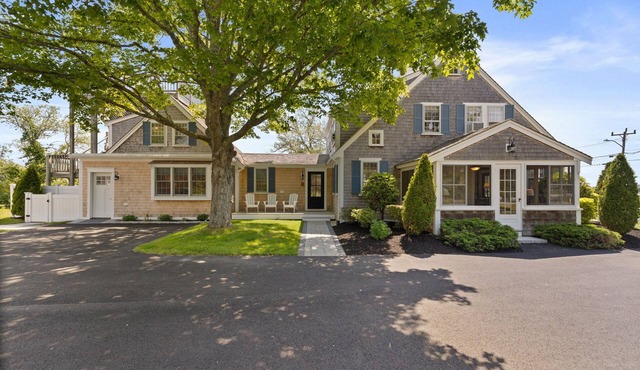 Stunning Five bedroom Captain's Home sleeping 12!