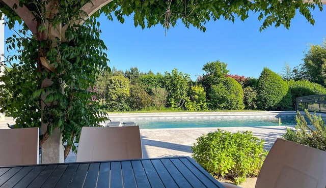 Stunning home in Eyraud-Crempse-Maurens