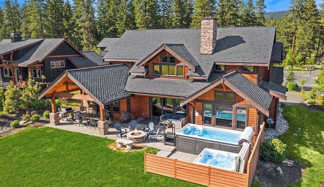 Stunning GOLF COURSE HOME with SWIM SPA! 300 yards from the Winery!