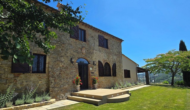 Stunning Hilltop Paradise Podere Maiano with AC!
