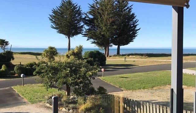 Stunning holiday home across the road to the beach