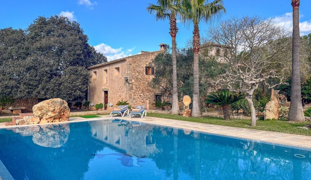 Stunning home in Algaida