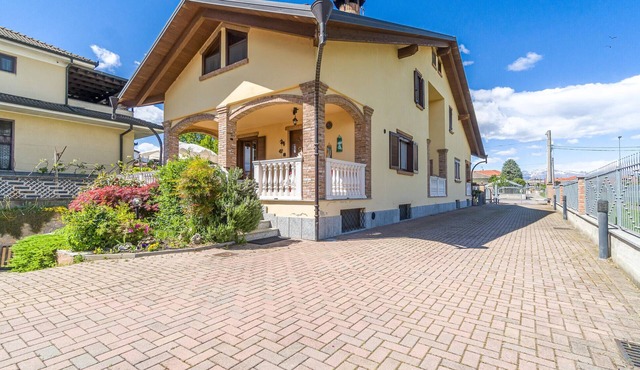 Stunning home in Bosconero with kitchen