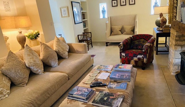 Stunning Interior Designed 2 bedroom House in the center of Chipping Campden