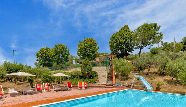Stunning private villa for 12 guests with private pool, WIFI, TV, balcony, pets allowed and park...