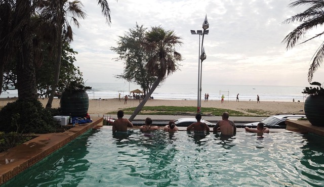 Stunning Karon Beachfront Apartment 707