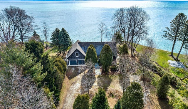 Stunning Lake Michigan Cottage