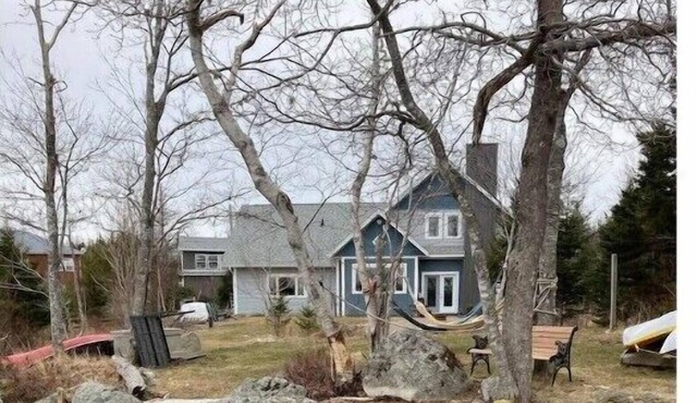 Stunning Lakefront Studio 25 mins to scenic Peggy's Cove and downtown Halifax.