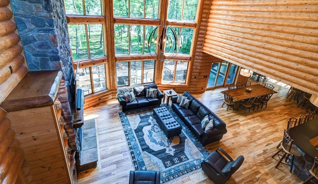 Stunning Lakefront Lodge On Castle Rock Lake! Perfect for Families or Retreats!
