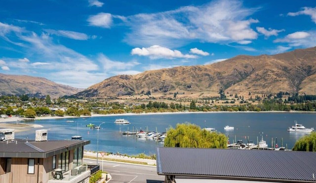 Stunning Lakefront Studio w/Hot Tub & View