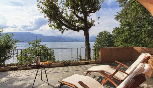 Stunning Lakefront Villa With Amazing Views