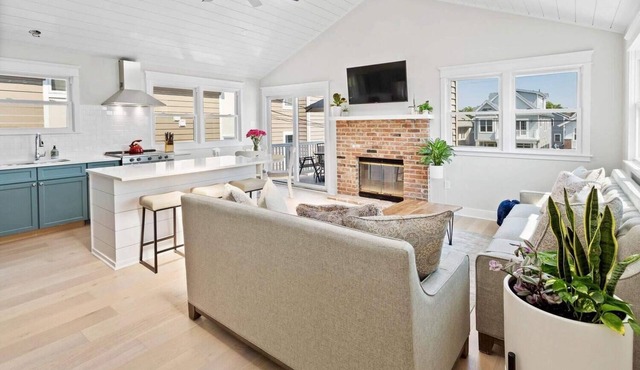 Stunning, Light Filled 2nd Floor Condo Perfect For Beach Living!