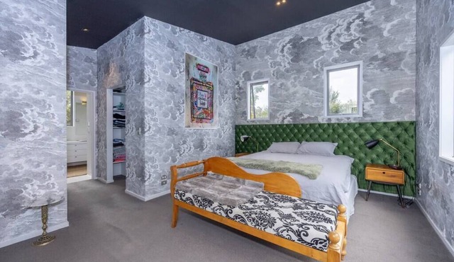 stunning loft with mountain views of the famous Mount Iron