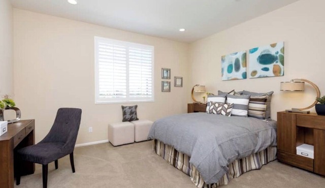 Stunning Luxury Estate, 5BR, Chef’s Kitchen Loft, Serrano Heights, Sleeps 12