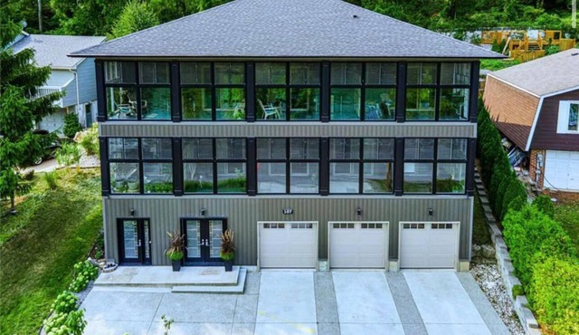 Stunning Mansion in Niagara
