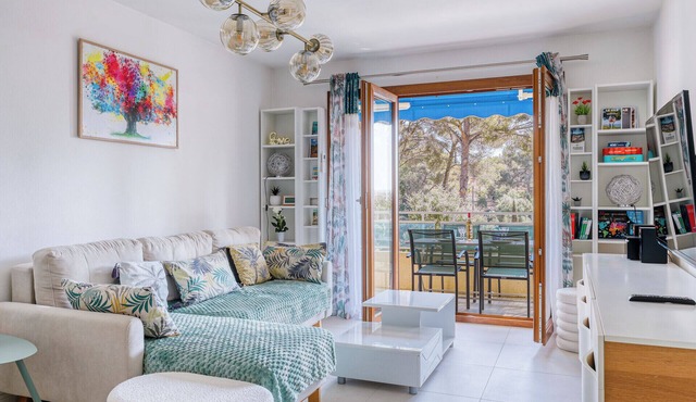 Stunning modern 2BR with pool, 5-min walk to beach