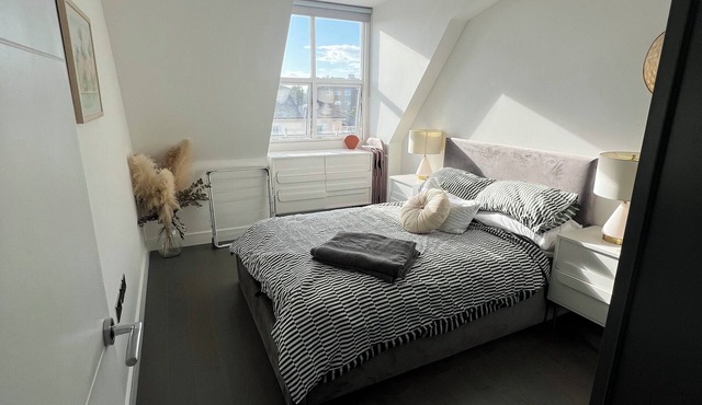 Stunning Modern Apartment with Private Car Parking Space